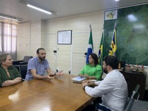 Professor Juari se destaca na defesa dos professores convocados