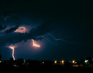 Queda de temperatura, calor e chuva: frente fria espalha contrastes climáticos pelo Brasil