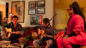 Raquel comanda encontros musicais em 'Som na Sala' no Canal BIS