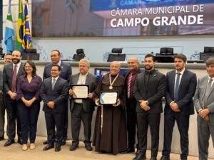 Ronilço Guerreiro entrega honrarias a Dom Dimas e Frei Moacyr durante sessão da Câmara Municipal