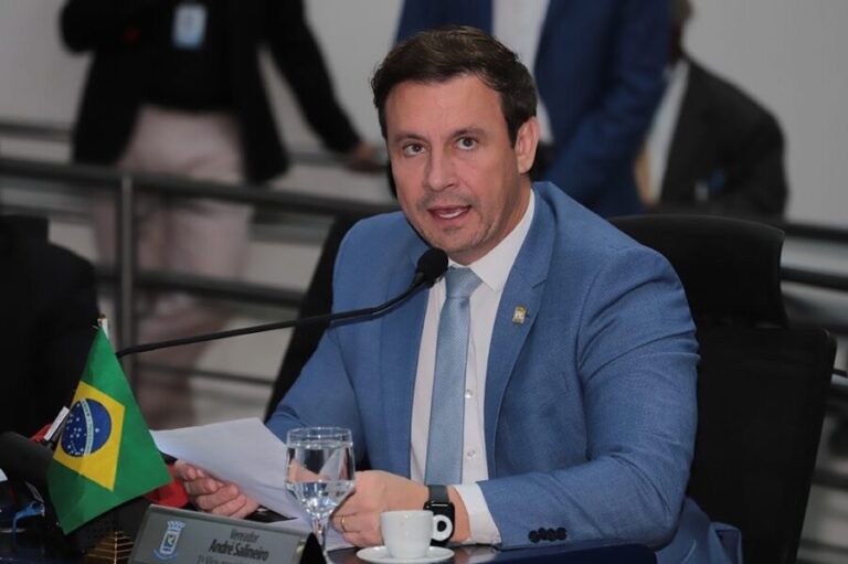 Salineiro propõe rastrear caminhões contratados por Prefeitura para garantir transparência e reduzir custos