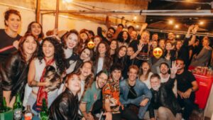 Sandy e novo namorado marcam festa de Lucas Lima