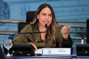 “Se a população paga imposto, ela tem que saber para onde vai o dinheiro”, afirma Ana Portela em votação de Projeto de Lei sobre divulgação de remunerações não aprovado