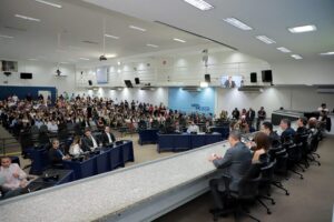 Solenidade reconhece trabalho de profissionais da saúde e dedicação de Irmã Silvia