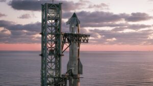 Starship e Super Heavy na plataforma para o 11º voo de teste