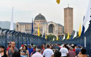 Taxa em Aparecida pode mudar rotina de romeiros e hotéis