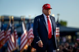 Trump diz que pecuaristas dos EUA ‘só estão bem’ por causa de tarifas impostas à carne do Brasil