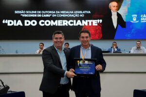 Vereador Dr. Victor Rocha homenageia empresário com a Medalha Visconde de Cairu em Sessão Solene na Câmara Municipal