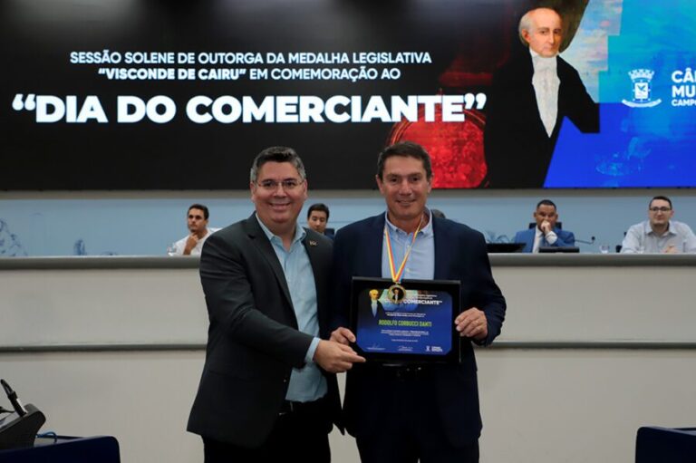 Vereador Dr. Victor Rocha homenageia empresário com a Medalha Visconde de Cairu em Sessão Solene na Câmara Municipal