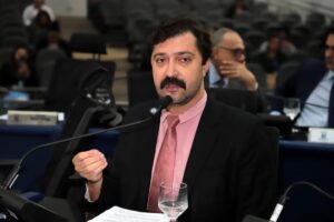 Vereador Flávio Cabo Almi pede envolvimento da Prefeitura em processo sobre o “Carandiru” da Mata do Jacinto
