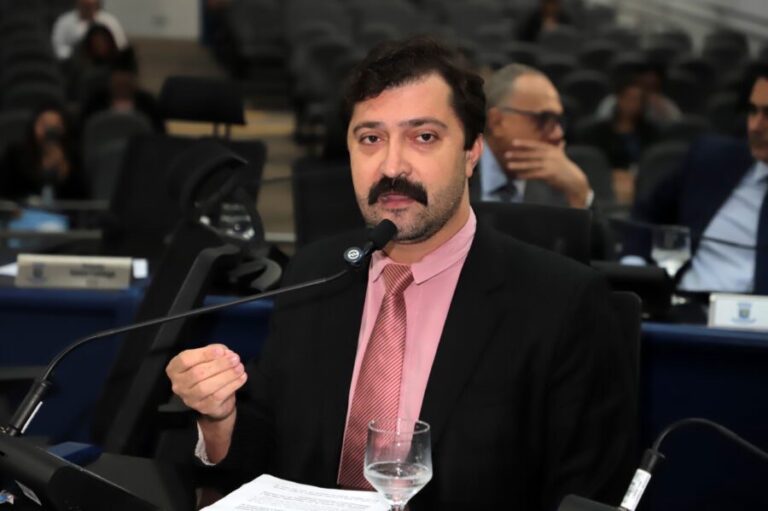 Vereador Flávio Cabo Almi pede envolvimento da Prefeitura em processo sobre o “Carandiru” da Mata do Jacinto