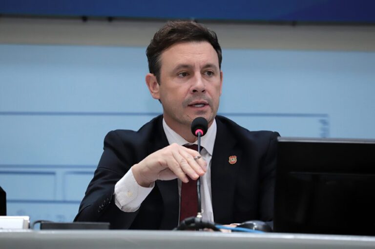 Vereador Salineiro vai lutar para derrubar veto a projeto que proíbe trans no esporte feminino