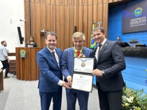 Vereador Veterinário Francisco é agraciado com a Medalha de Honra ao Mérito Legislativo Professor Doutor Cláudio Martins Real
