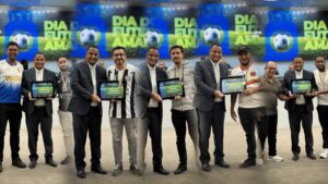 Vereador Wilson Lands participa como secretário da Sessão Solene e entrega a Medalha Legislativa “Lázaro Ivanildo Grisoste Barbosa” em homenagem ao dia do futebol amador