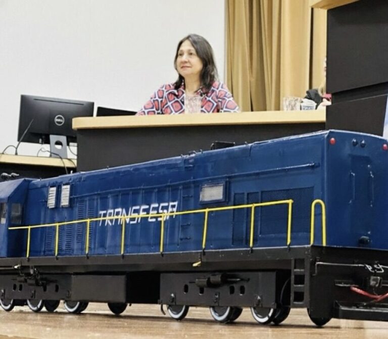 Vereadora Luiza participa da criação do Fórum Permanente pela reativação da Ferrovia Malha Oeste em Bauru (SP)