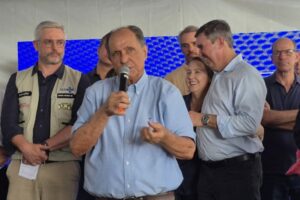 Zé Teixeira destaca investimento em saúde com entrega de Policlínica