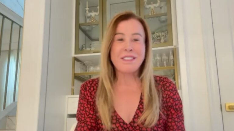 Zilu Godoi volta ao Brasil e reencontra Zezé Di Camargo em festa