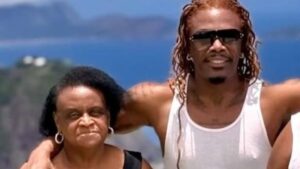 A Fazenda: peão recebe notícia sobre saúde da mãe e decide ficar