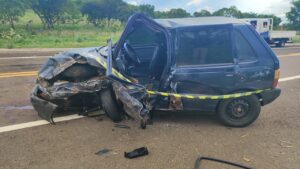 Acidente grave entre Fiorino e Uno deixa motorista ferido na BR-359, entre Coxim e Alcinópolis