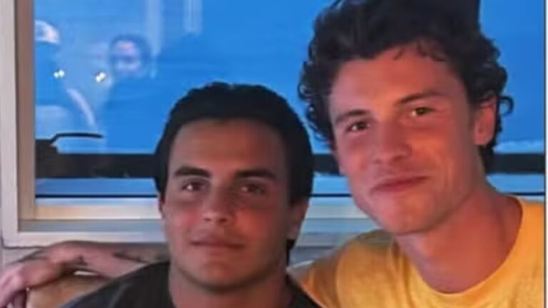 Após elogios por tanquinho, Shawn Mendes posa com filho de Ivete