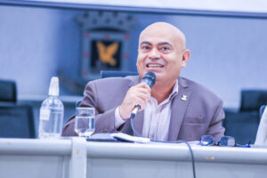 Audiência convocada por Ronilço Guerreiro discute implantação de sensores de glicose na rede pública de saúde