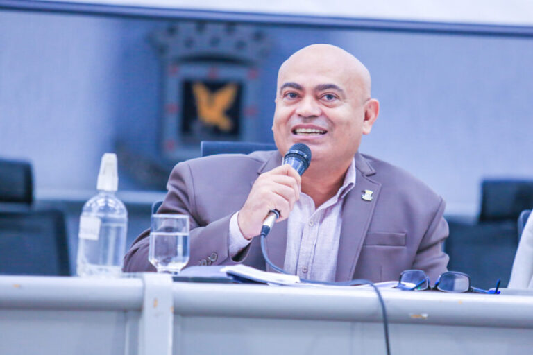 Audiência convocada por Ronilço Guerreiro discute implantação de sensores de glicose na rede pública de saúde