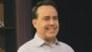 Braço direito de Daniela Beyruti, Rinaldi Faria é demitido do SBT