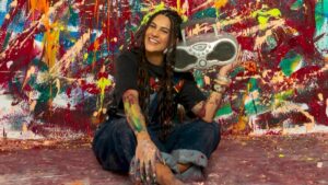 Carolina Andrade celebra parceria com Toquinho na faixa 'Avesso'