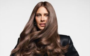 Carolina Dieckmmann deixa loiro e surge irreconhecível: "Natural"