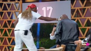 Creo Kellab é expulso de A Fazenda 17 após agressão