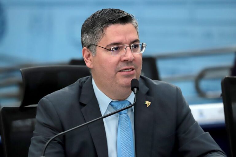 Dr. Victor Rocha reforça compromisso com políticas públicas que garantem acesso ao diagnóstico precoce e intensifica ações do Novembro Azul em Campo Grande