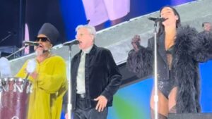 Dua Lipa canta com Caetano Veloso e Carlinhos Brown em São Paulo