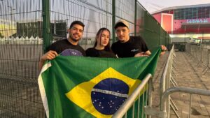 Dua Lipa conquista o Rio antes do show com carisma e simpatia