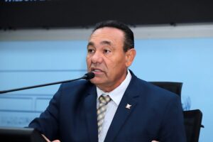 Emendas do vereador Carlão garante pistas de caminhada e quadras em praças no Recanto Pantaneiro, Talismã e José Tavares