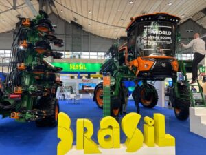 Empresas brasileiras adaptam máquinas agrícolas para vender na Europa