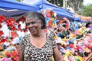 Entre flores, memórias e saudade, campo-grandenses se reúnem para homenagear entes queridos no Dia de Finados