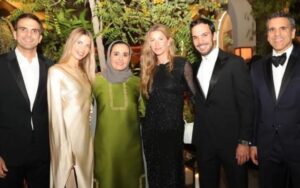 Gisele Bündchen surge em clique raro com o namorado em evento