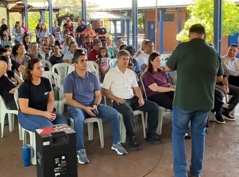Herculano Borges ouve comunidade escolar sobre mudança na gestão da Escola Agrícola Arnaldo Estevão de Figueiredo