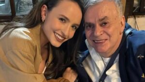 Larissa Manoela dá presente de quase R$ 10 mil a Walcyr Carrasco