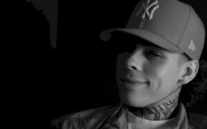 MC PH celebra o seu auge com a inédita 'Vivendo no Topo'