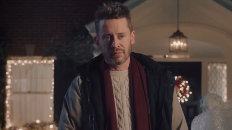 Macaulay Culkin revive icônico personagem de "Esqueceram de Mim"