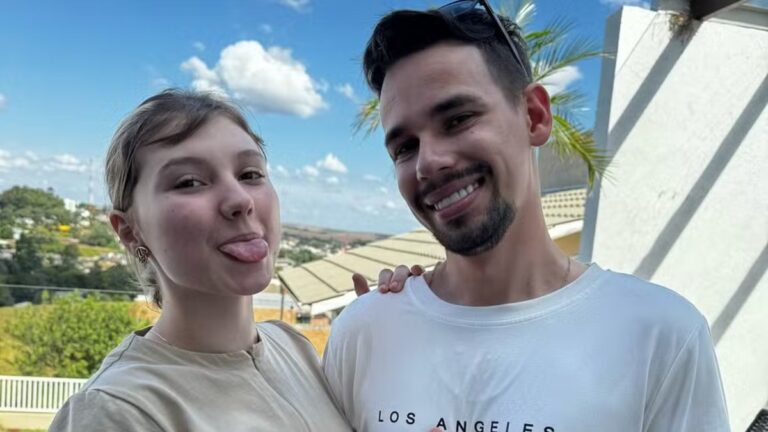 Marido pede orações após influenciadora ser intubada na UTI