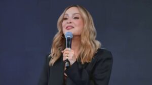 Mion e Claudia dizem que artistas não devem usar banheiro público