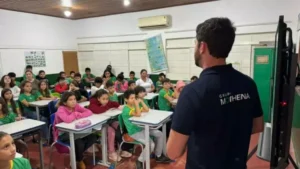 Palestras de Educação Ambiental orientam alunos sobre reciclagem em Bonito