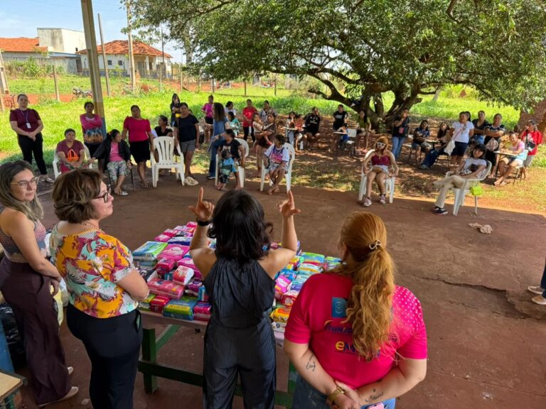 Prefeitura de Dourados realiza entrega de absorventes na Aldeia Panambizinho