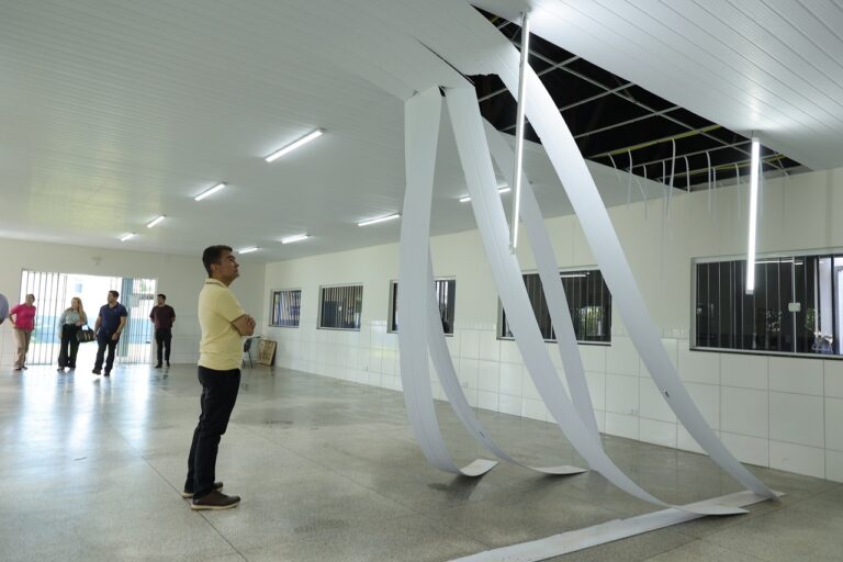 Prefeitura inicia reparos no Centro Social do Panambi após chuva danificar o forro