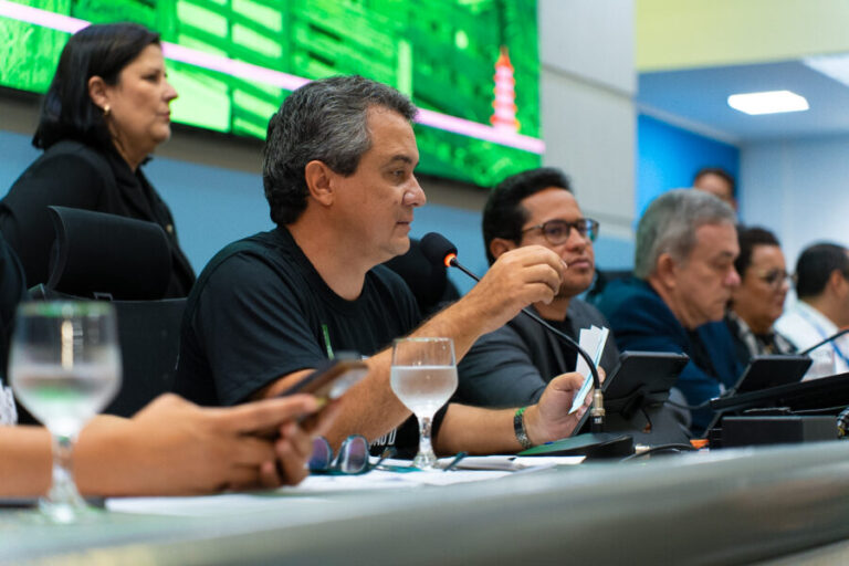 REURB: Landmark apresenta projeto para facilitar regularização de favelas e diz que audiência foi o primeiro passo  