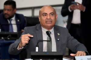 Remoção dos fios soltos no centro da Capital é elogiada por Ronilço Guerreiro que cobra ação nos bairros