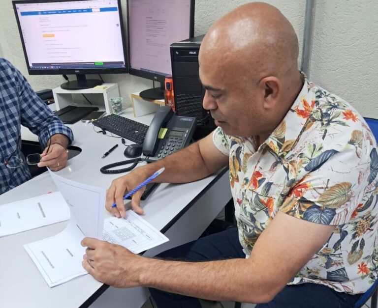 Ronilço Guerreiro faz vistoria e pede agilidade na instalação de ar-condicionado na UPA Coronel Antonino