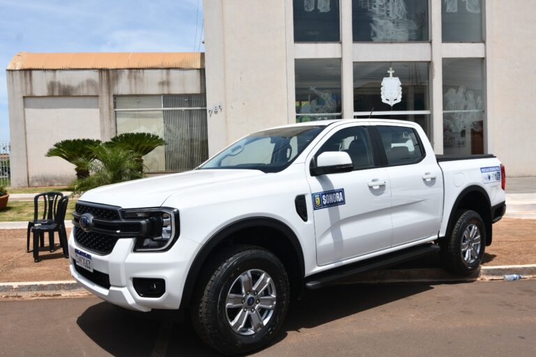 Sonora: Prefeita Clarice entrega cinco veículos durante visita do governador